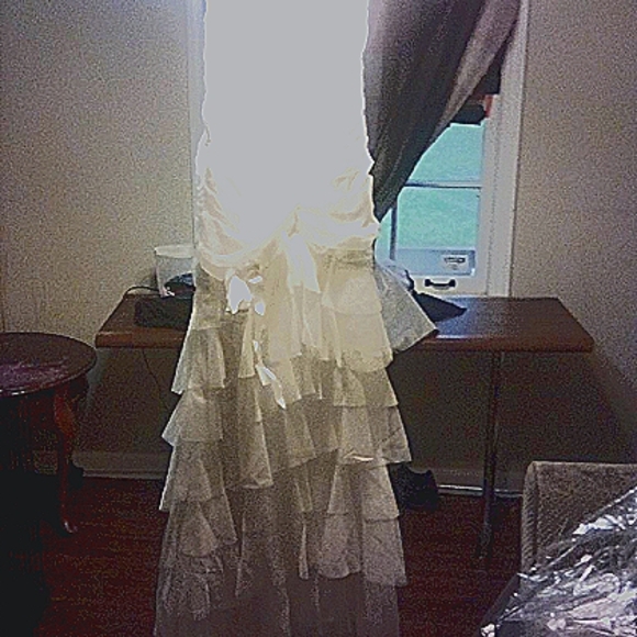 Wedding dress - Picture 5 of 7